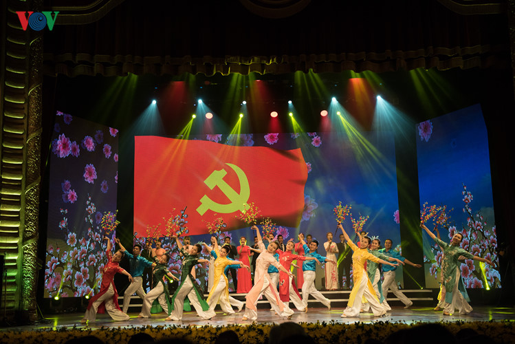 Во Вьетнаме вручена национальная журналистская премия «Золотой серп и молот»